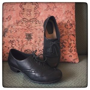 Earth Origins leather Oxfords